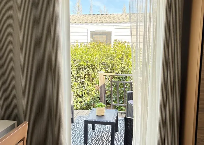 Le Cabanon مكان تخييم
